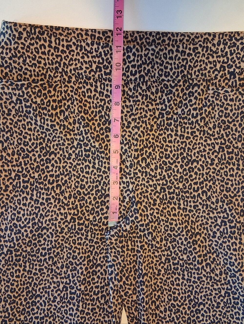 Chicos Leopard Animal Print Pull-on Stretch Pants Sz 10 Neutral Mobwife LIKE NEW - Picture 9 of 11